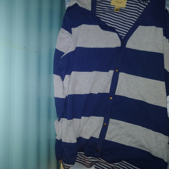 A button up jacket - Picture 1 of 2